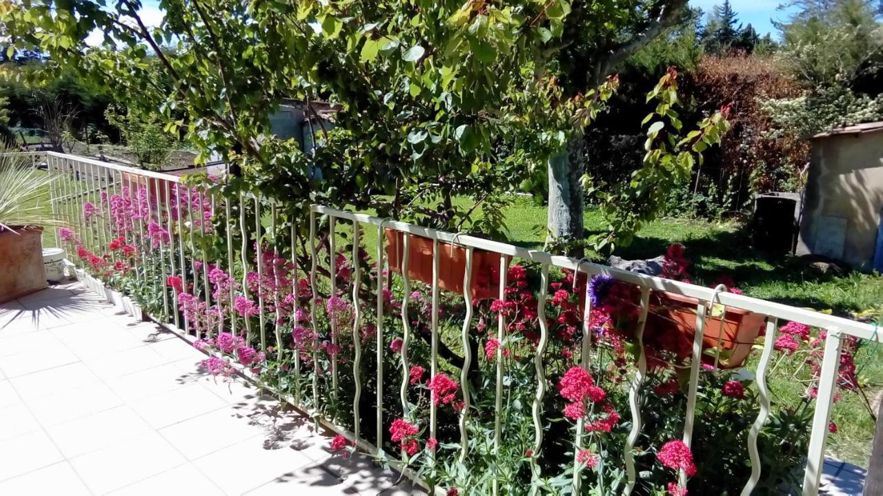 Le Mars à Entraigues sur la Sorgue Acomodação com café da manhã Exterior foto